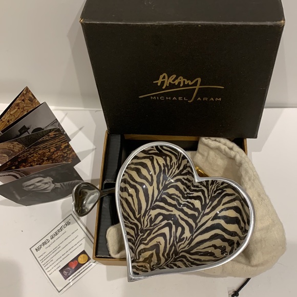 Michael Aram🤎🖤Hand Forged Zebra Heart Shaped Dish Bowl w/Silver Serving Spoon - Picture 13 of 16